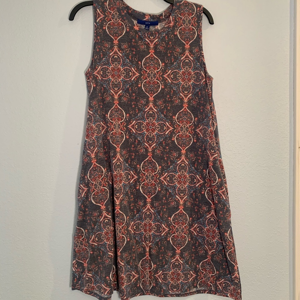 Apt 9 flowy patterned dress with POCKETS